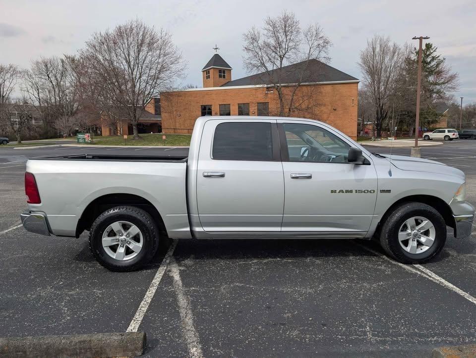 RAM 1500 SLT Crew Cab 2WD 2012