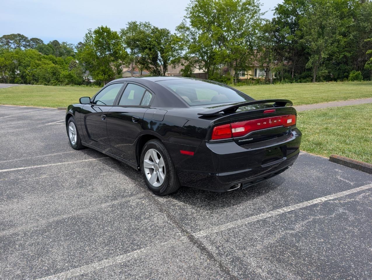Dodge Charger SE 2012