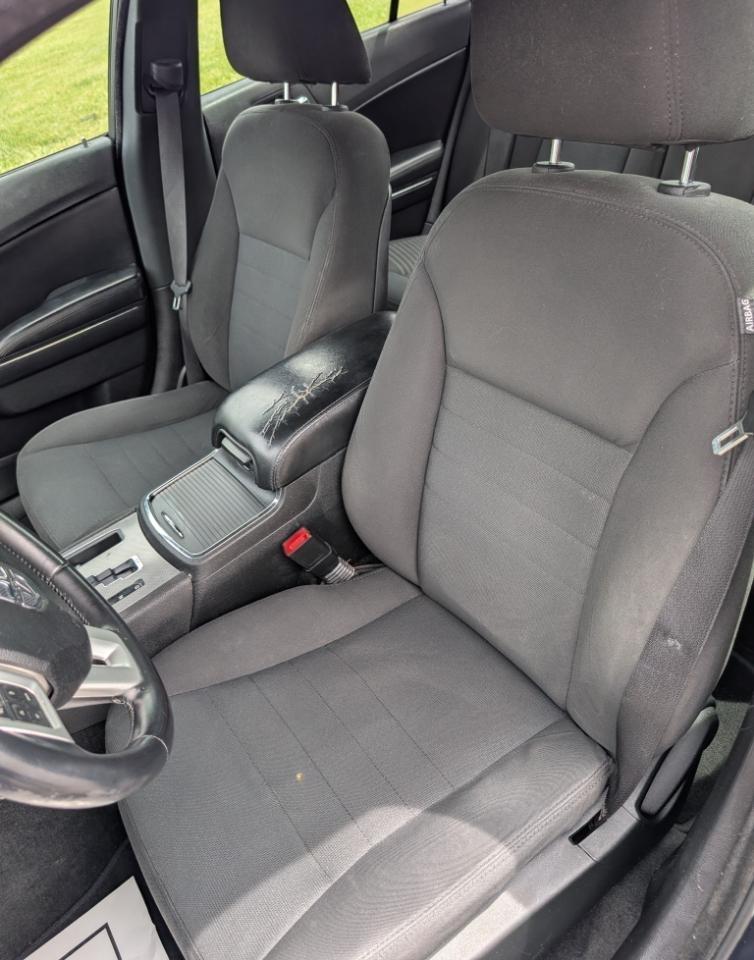 Dodge Charger SE 2012