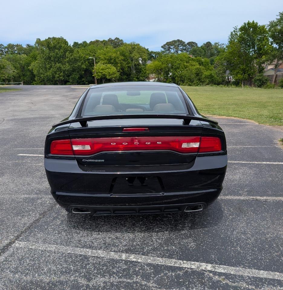 Dodge Charger SE 2012