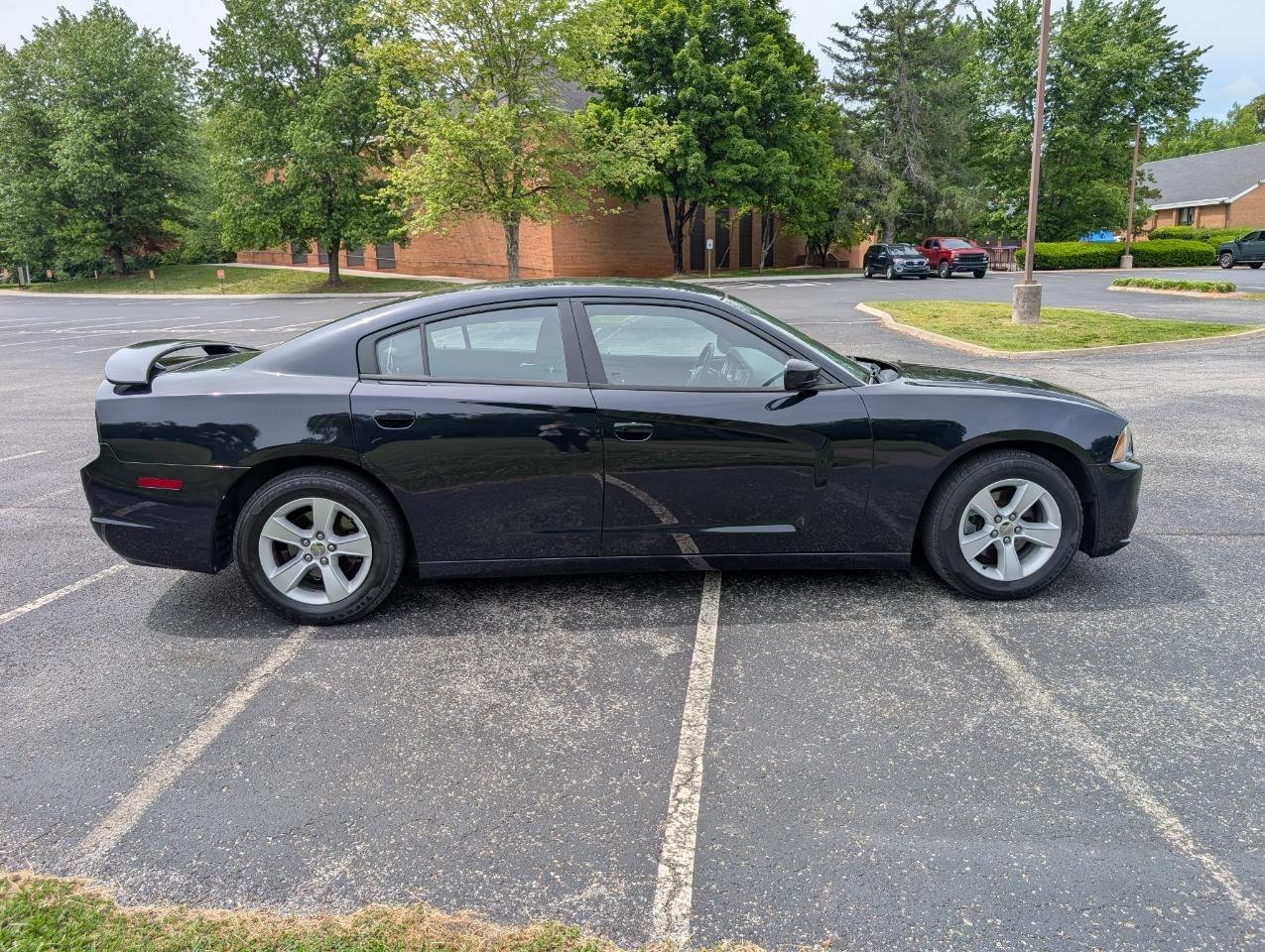 Dodge Charger SE 2012
