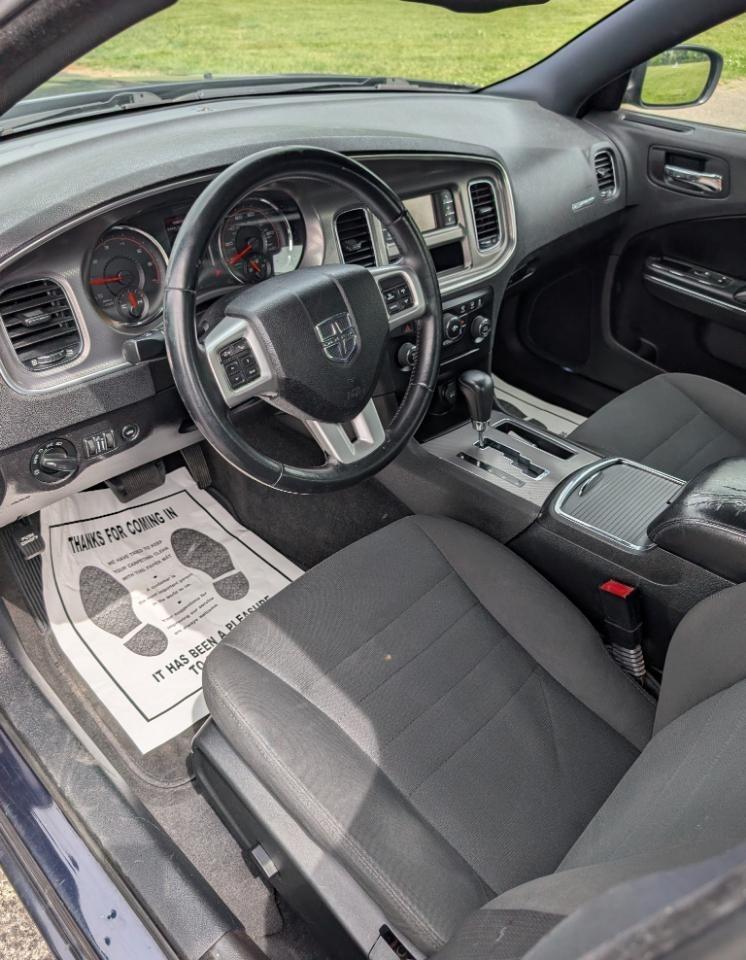 Dodge Charger SE 2012