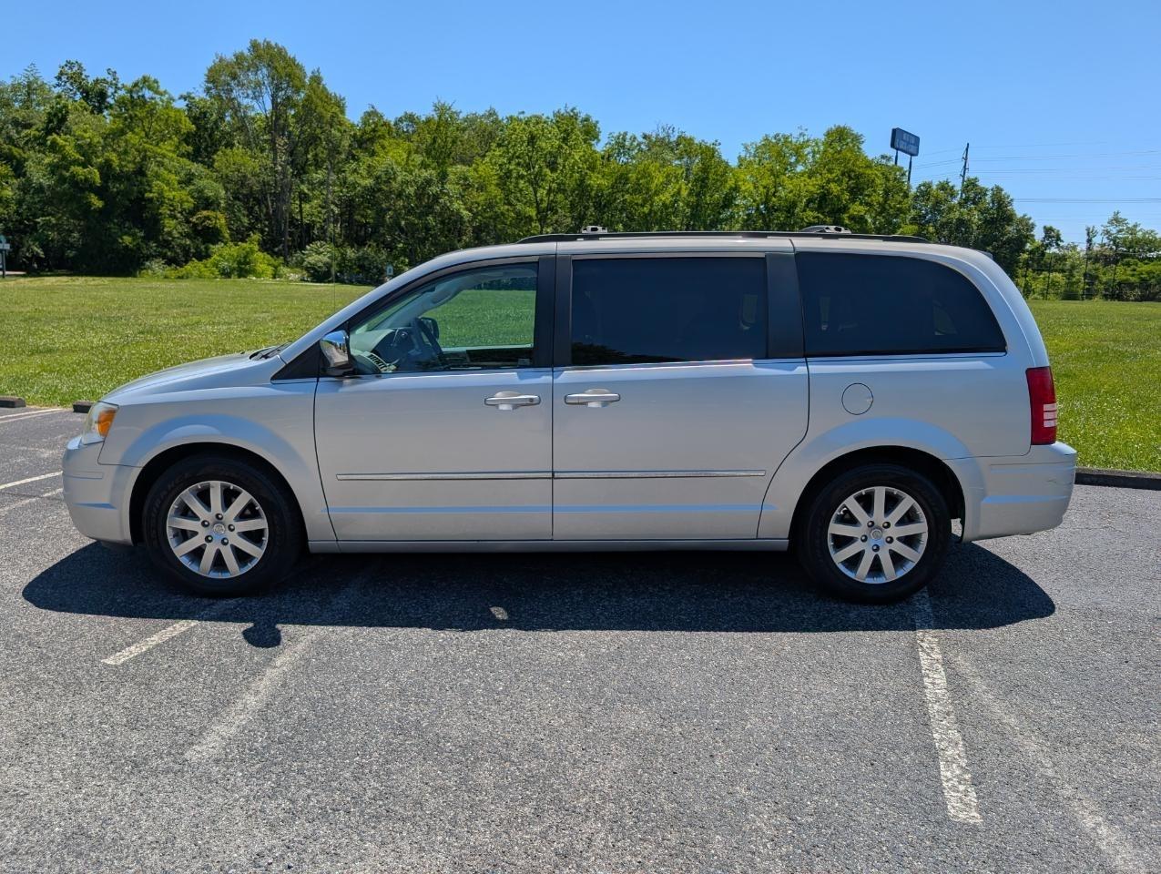 Chrysler Town & Country Touring 2010