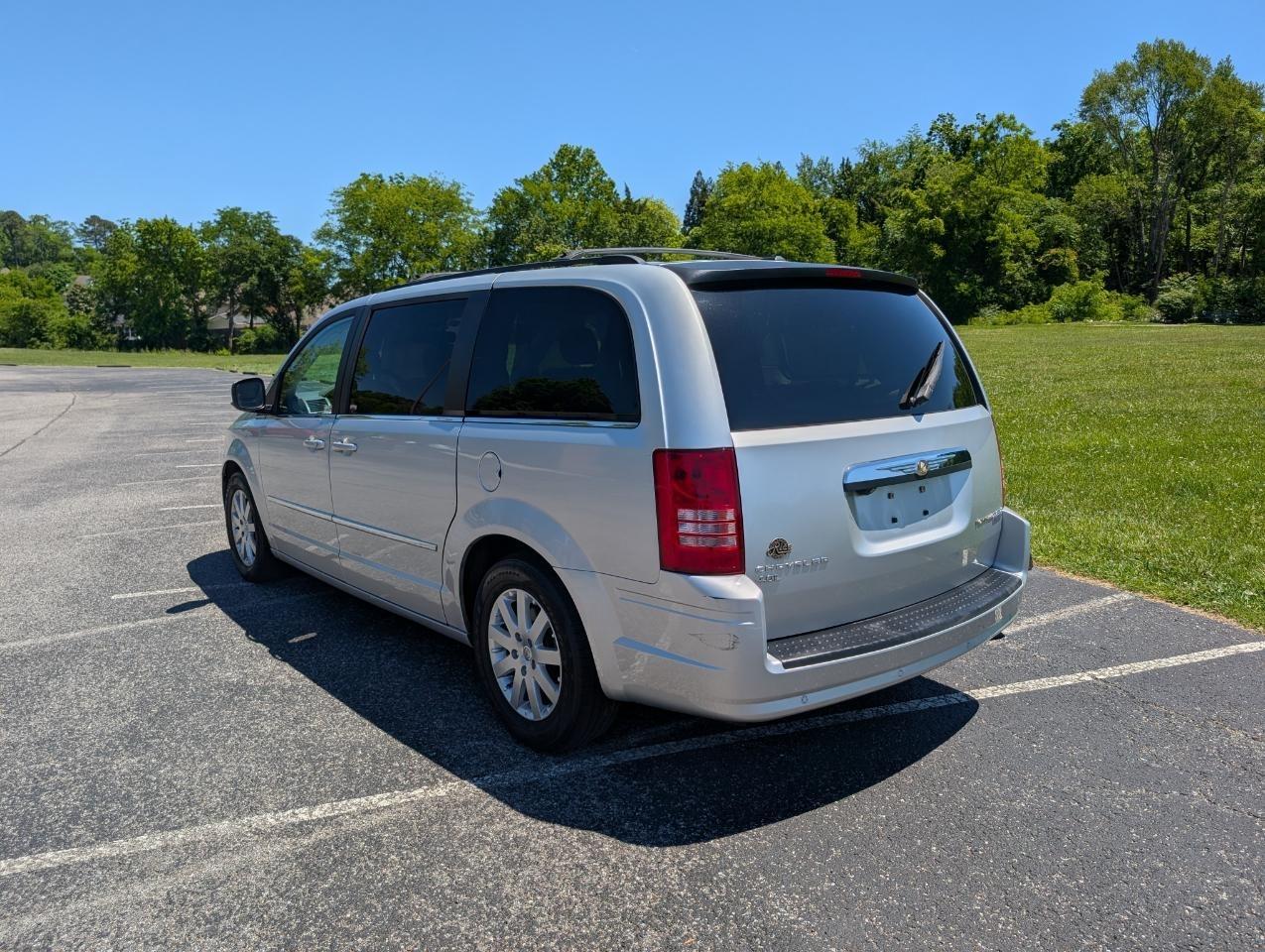 Chrysler Town & Country Touring 2010
