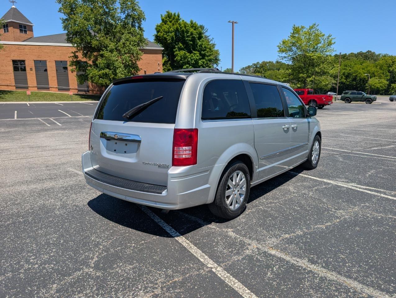 Chrysler Town & Country Touring 2010