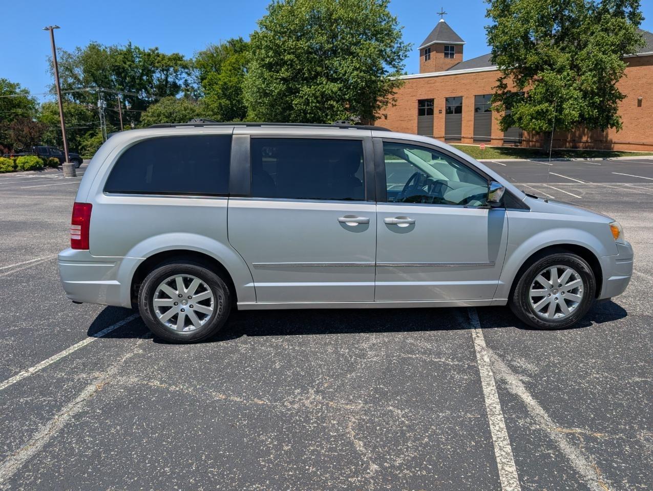 Chrysler Town & Country Touring 2010