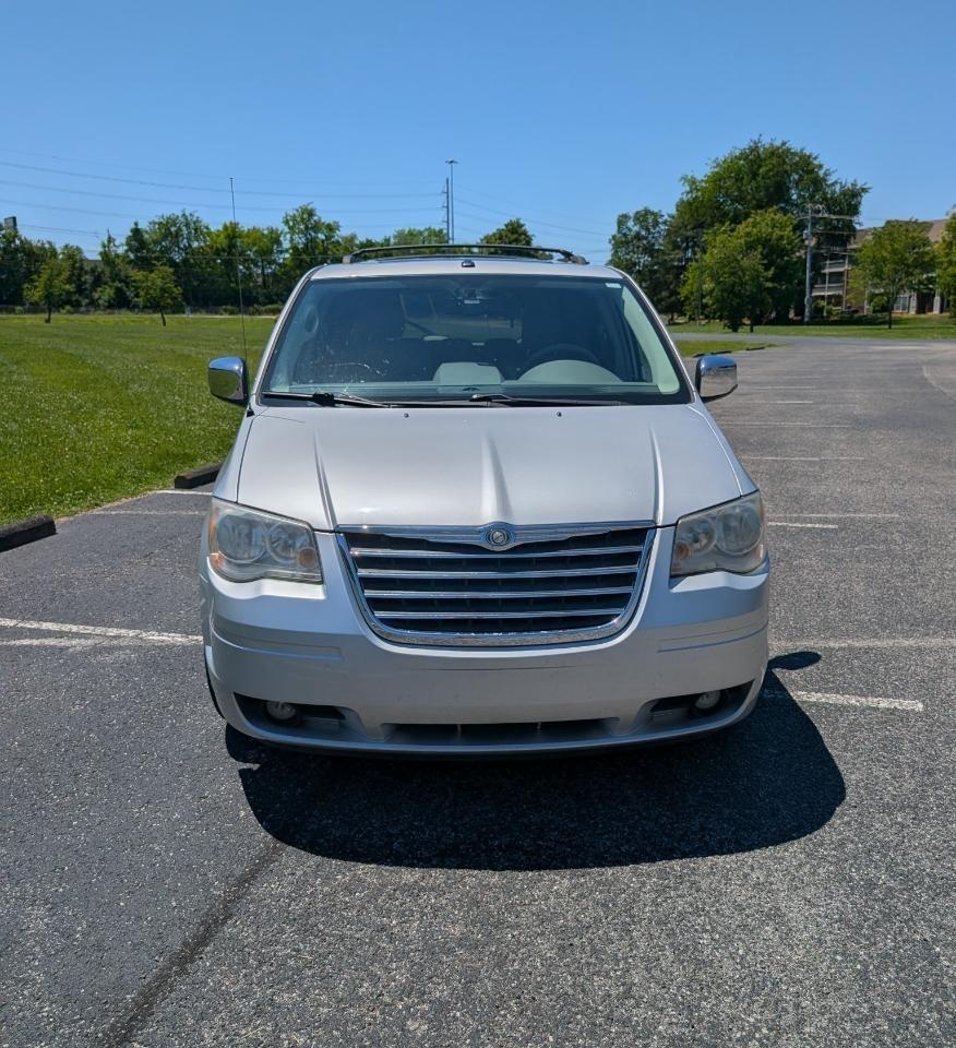 Chrysler Town & Country Touring 2010