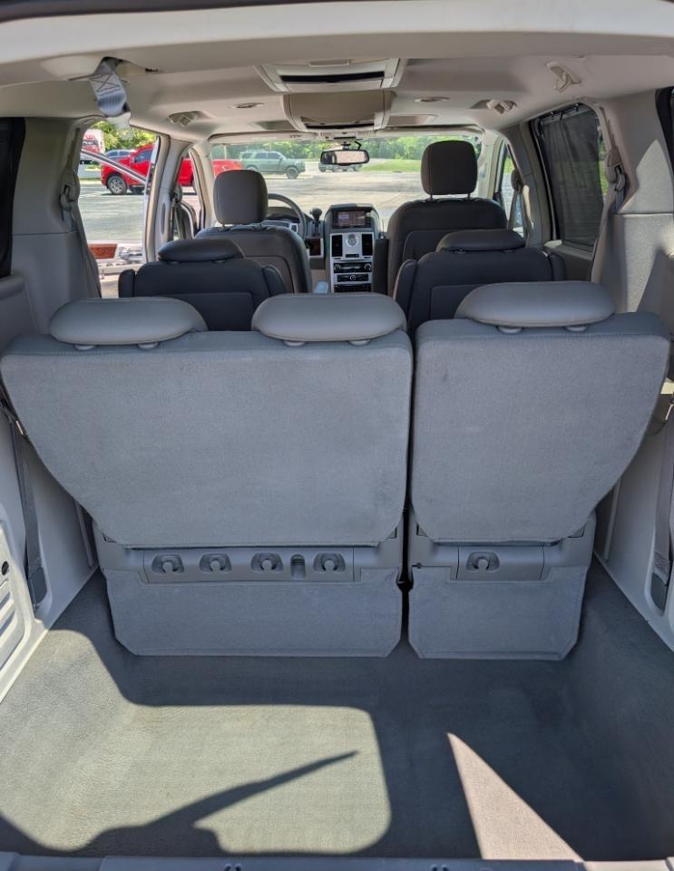 Chrysler Town & Country Touring 2010