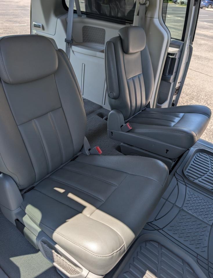 Chrysler Town & Country Touring 2010