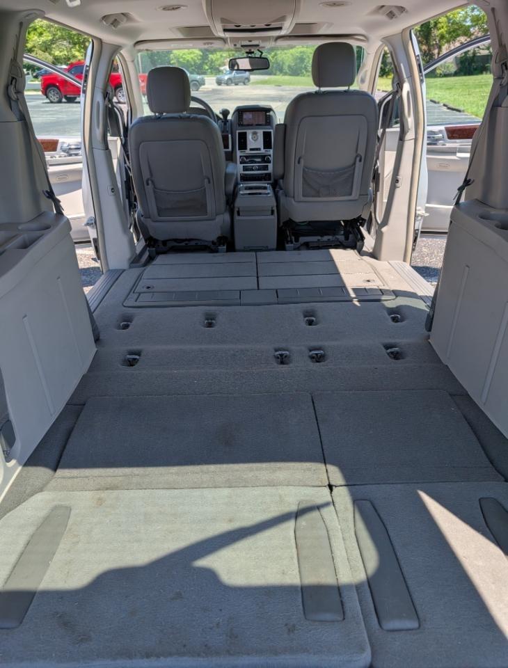 Chrysler Town & Country Touring 2010