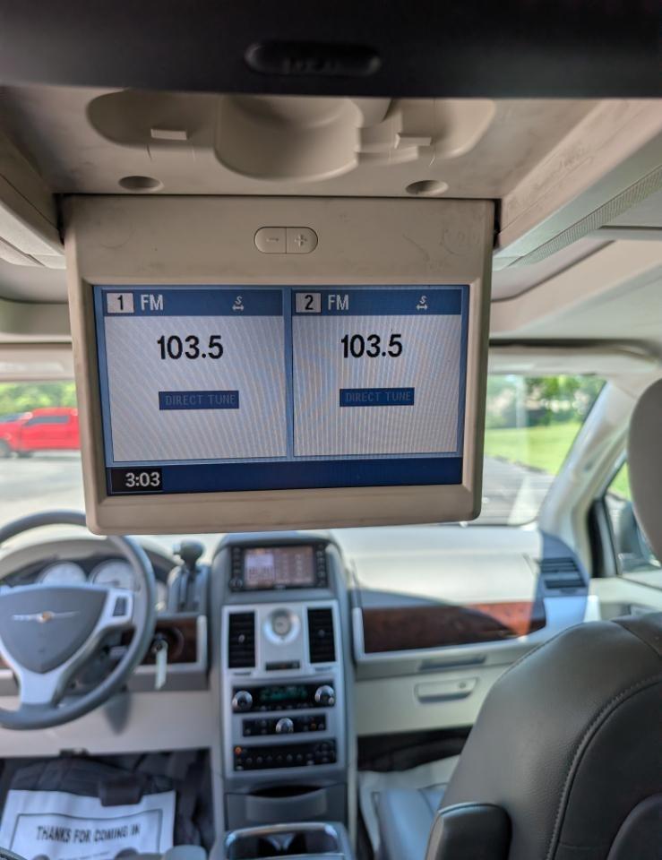 Chrysler Town & Country Touring 2010
