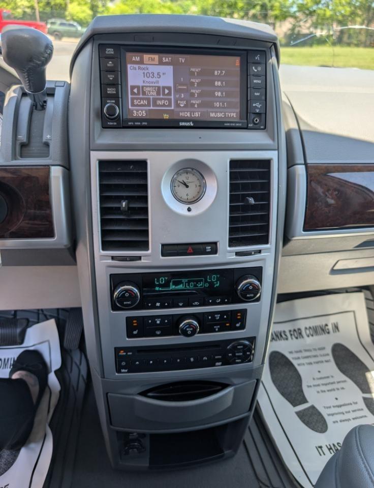 Chrysler Town & Country Touring 2010
