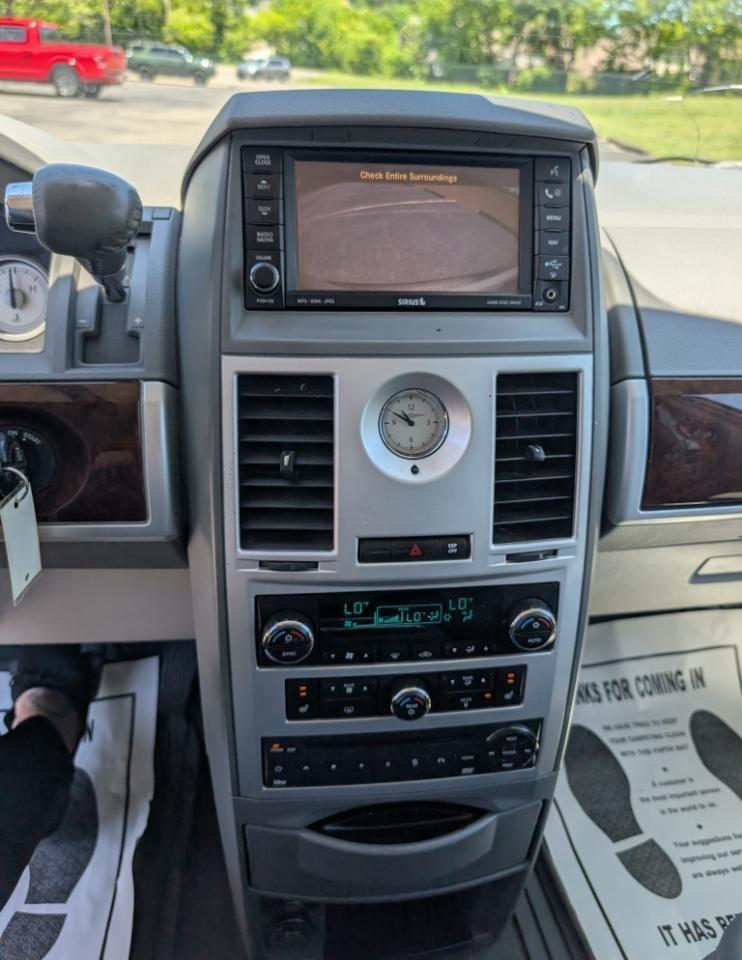 Chrysler Town & Country Touring 2010