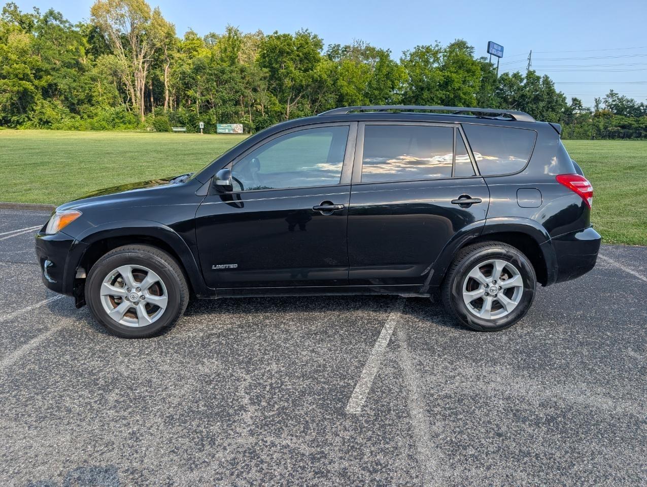 Toyota RAV4 Limited V6 2WD 2011