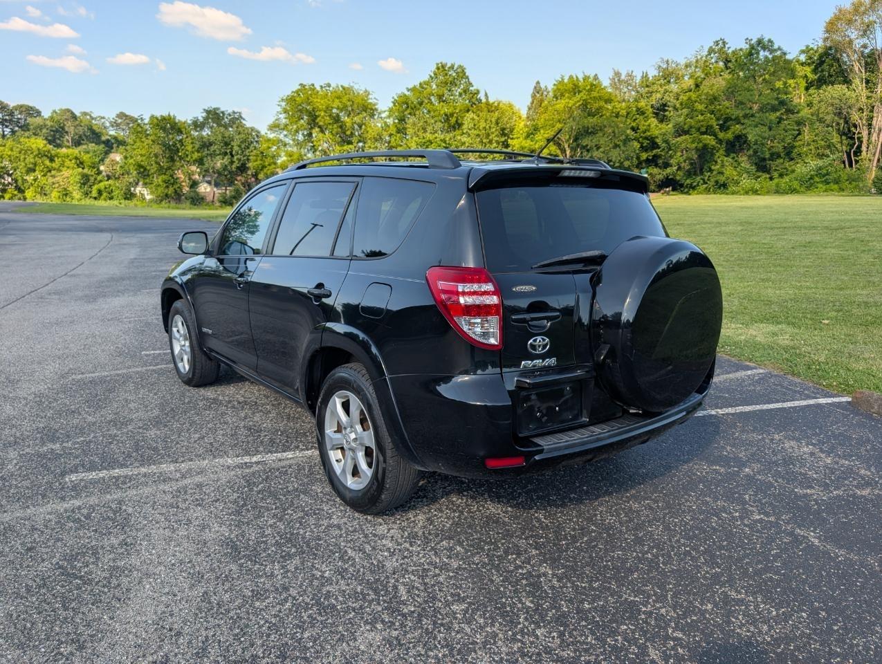 Toyota RAV4 Limited V6 2WD 2011