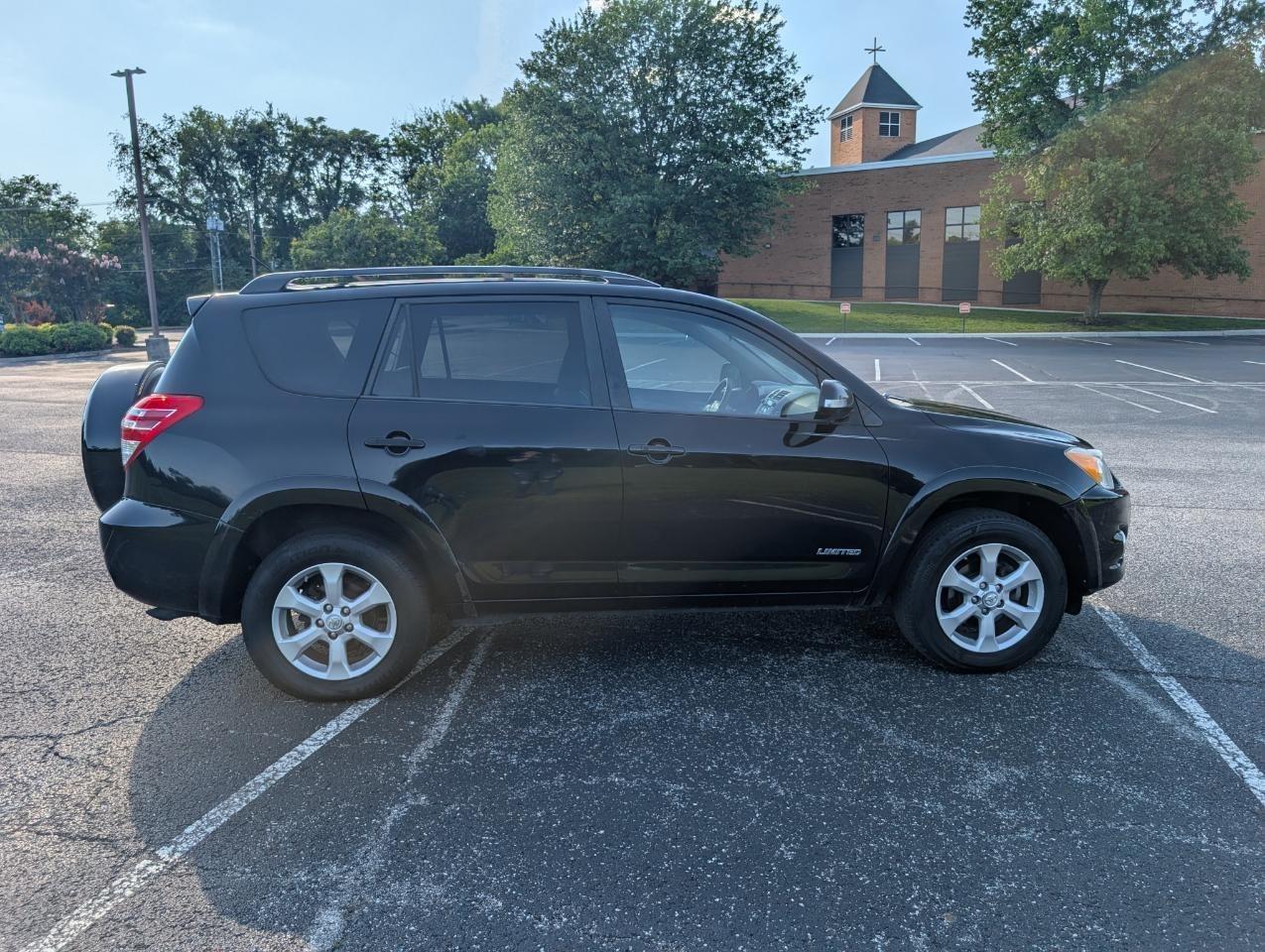 Toyota RAV4 Limited V6 2WD 2011