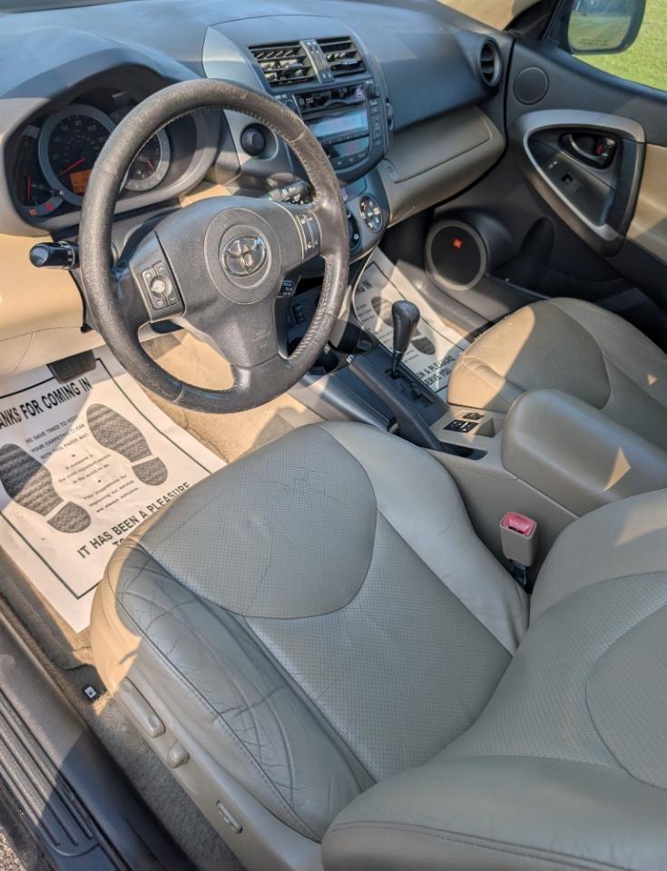 Toyota RAV4 Limited V6 2WD 2011