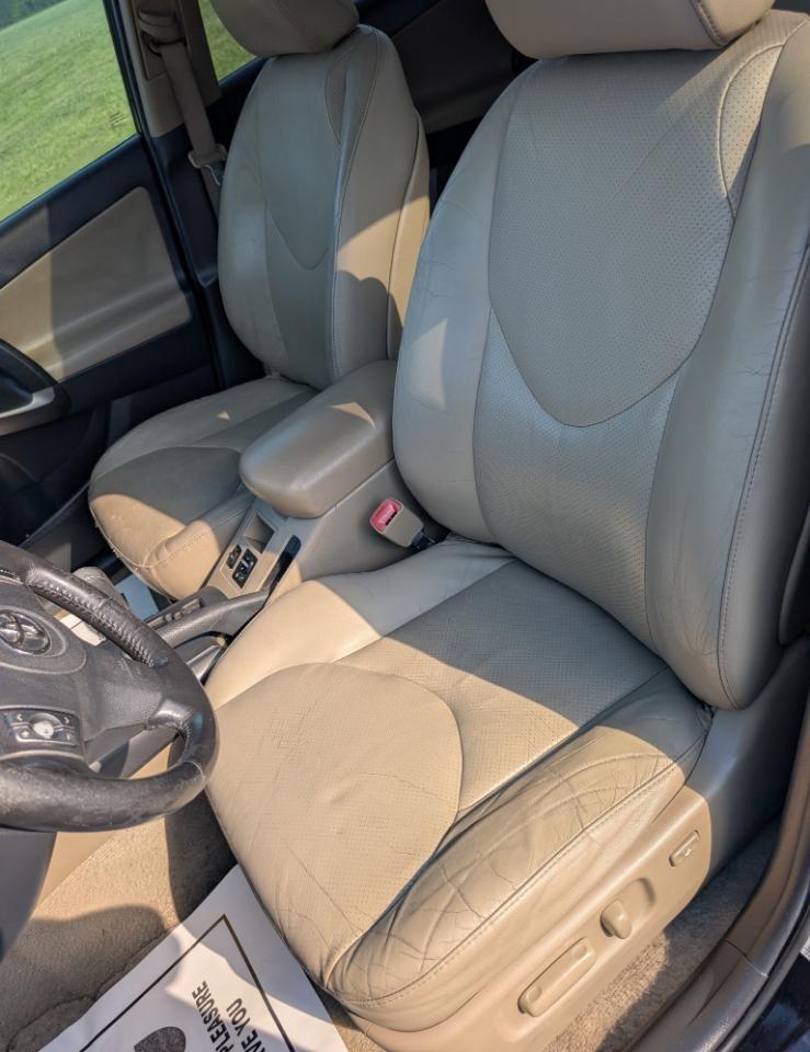 Toyota RAV4 Limited V6 2WD 2011