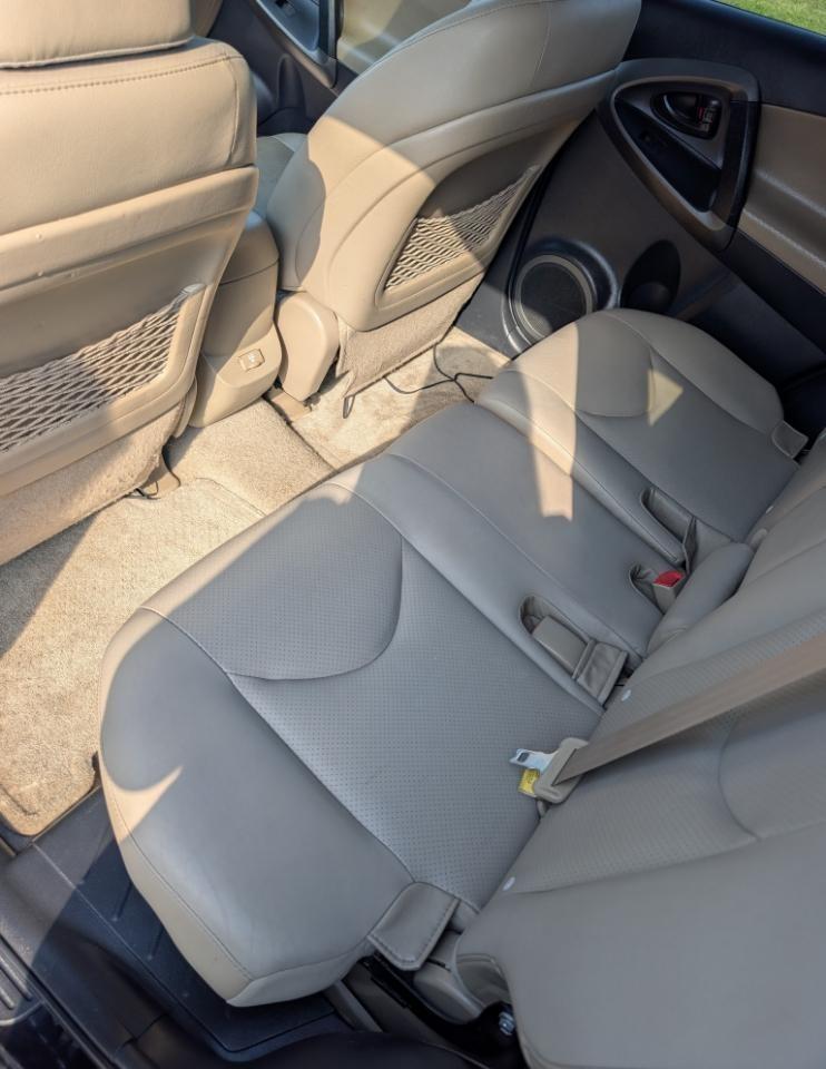 Toyota RAV4 Limited V6 2WD 2011