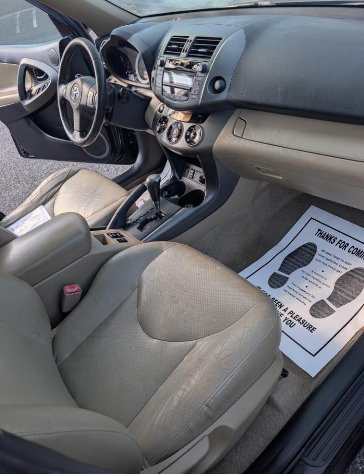 Toyota RAV4 Limited V6 2WD 2011