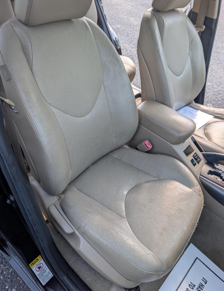 Toyota RAV4 Limited V6 2WD 2011