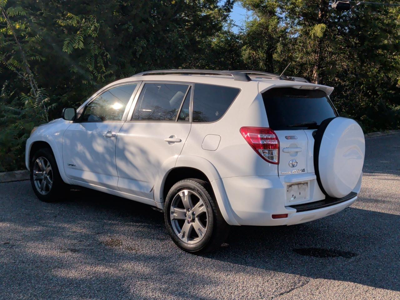 Toyota RAV4 Sport I4 2WD 2010