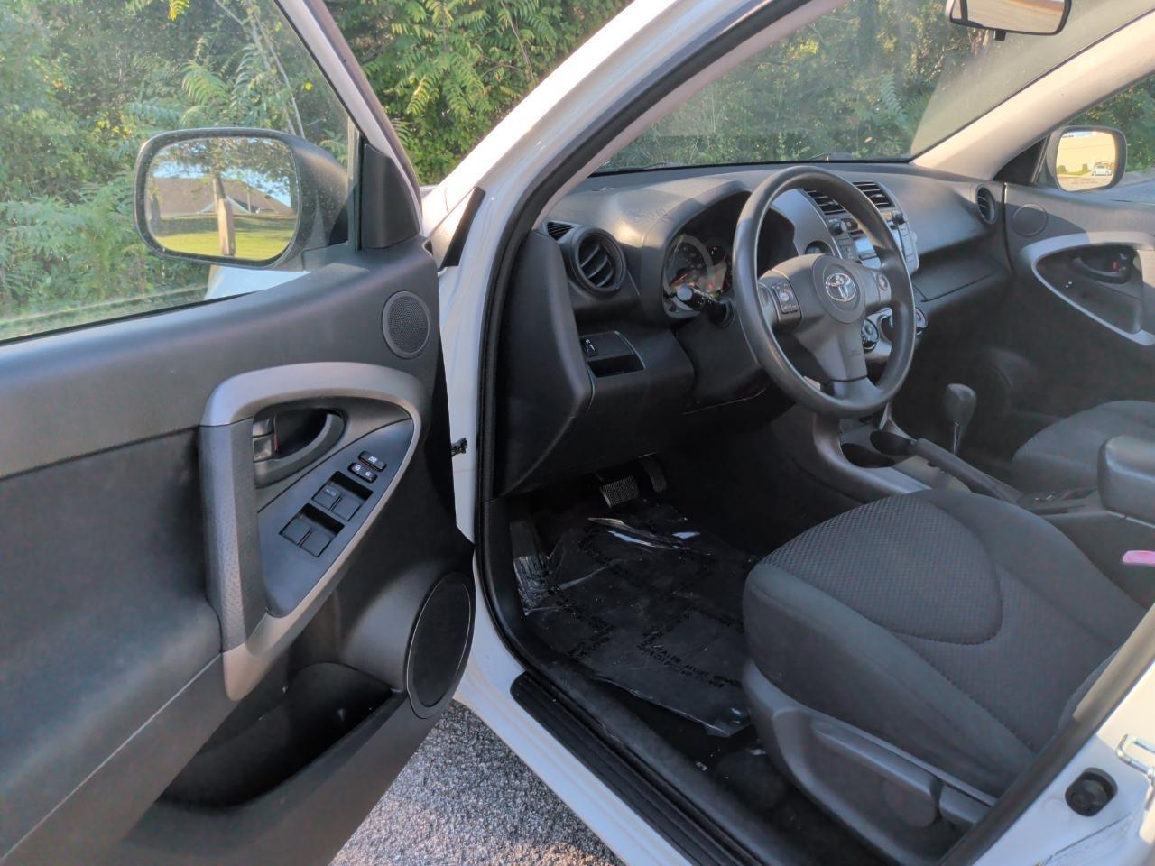 Toyota RAV4 Sport I4 2WD 2010