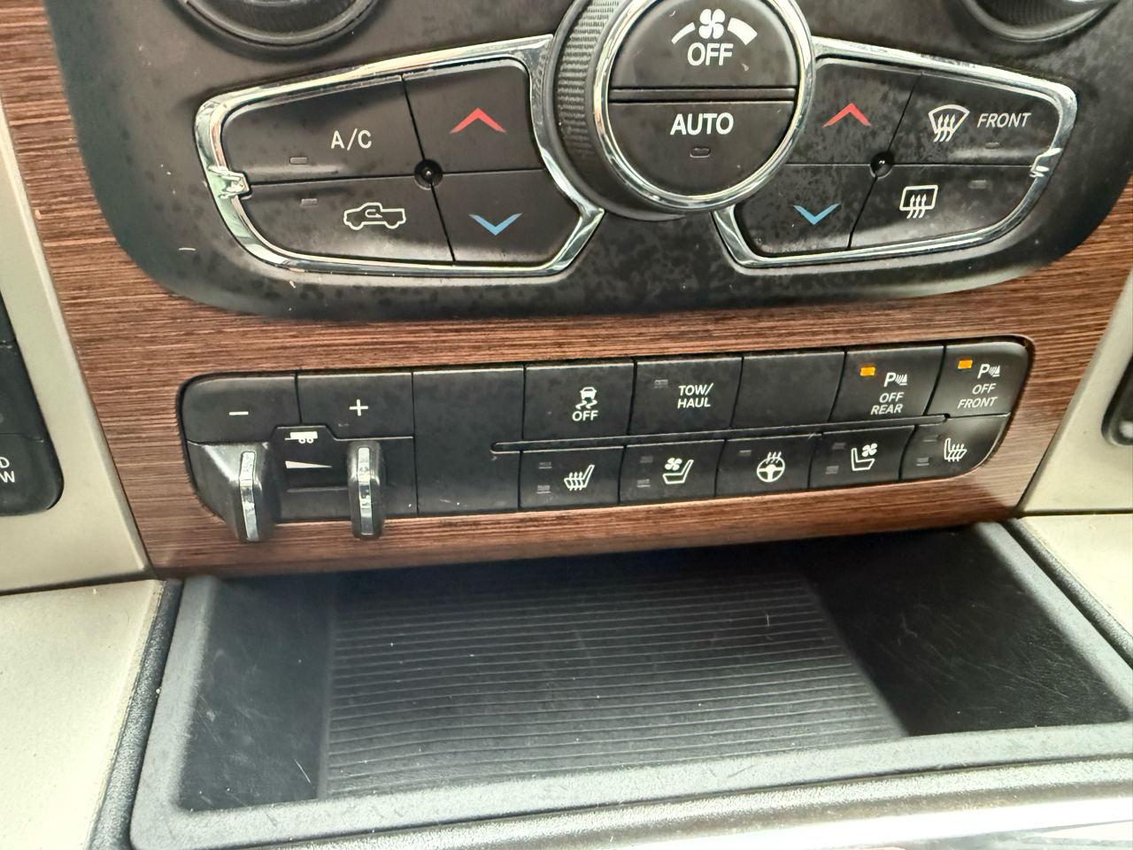 RAM 1500 Laramie Crew Cab SWB 4WD 2016