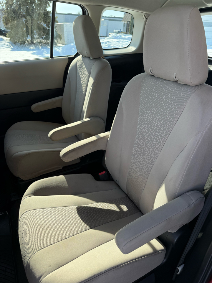 Mazda MAZDA5 Touring 2012