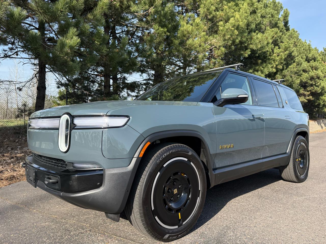 Rivian R1S Ascend Tri Max 2025