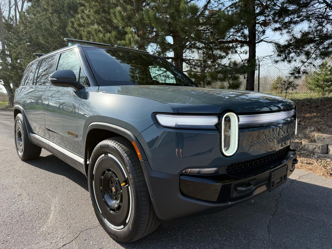 Rivian R1S Ascend Tri Max 2025