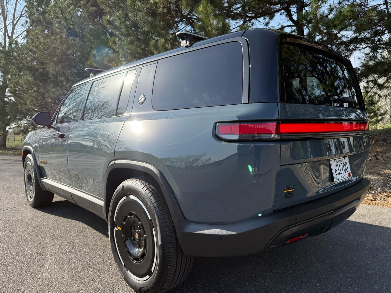 Rivian R1S Ascend Tri Max 2025