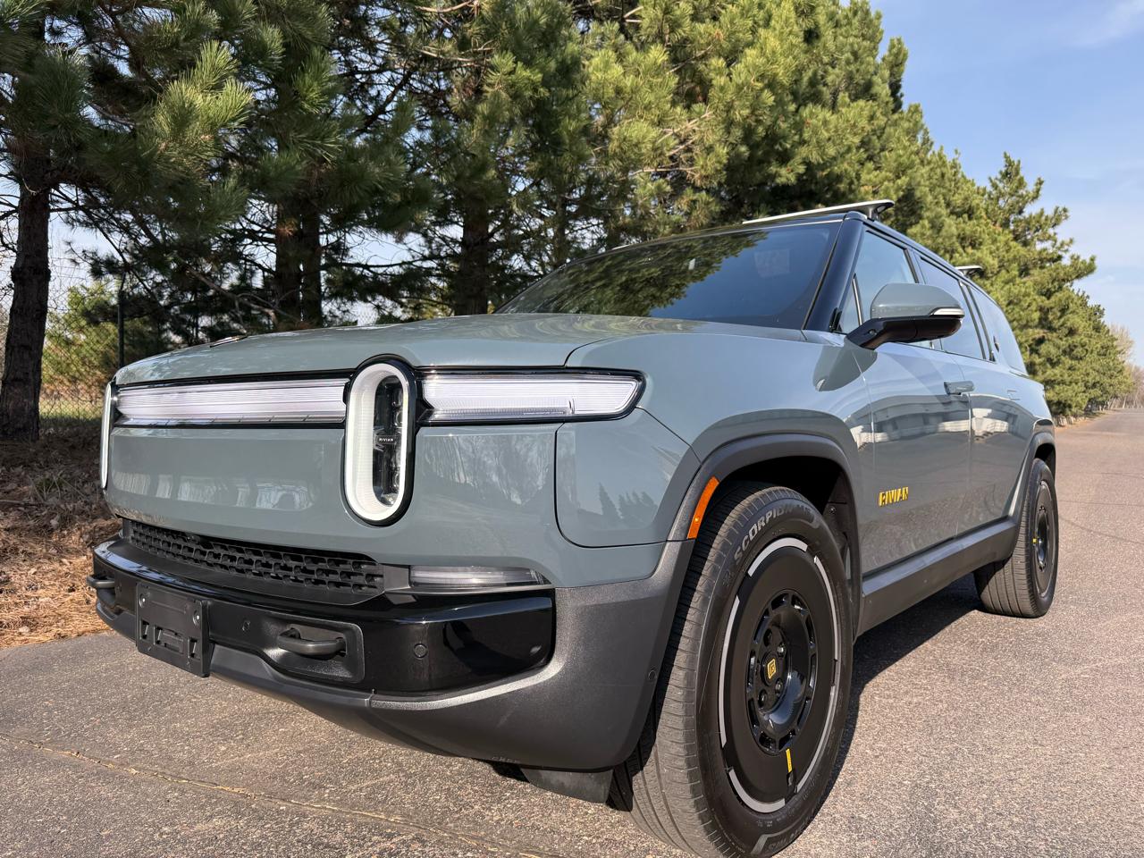 Rivian R1S Ascend Tri Max 2025