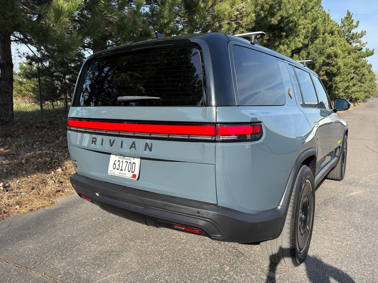 Rivian R1S Ascend Tri Max 2025