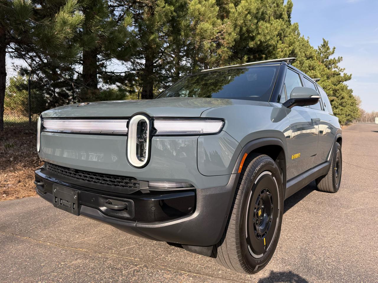 Rivian R1S Ascend Tri Max 2025