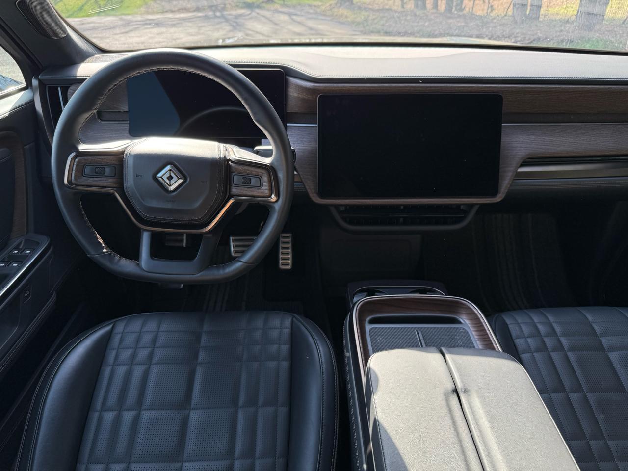 Rivian R1S Ascend Tri Max 2025