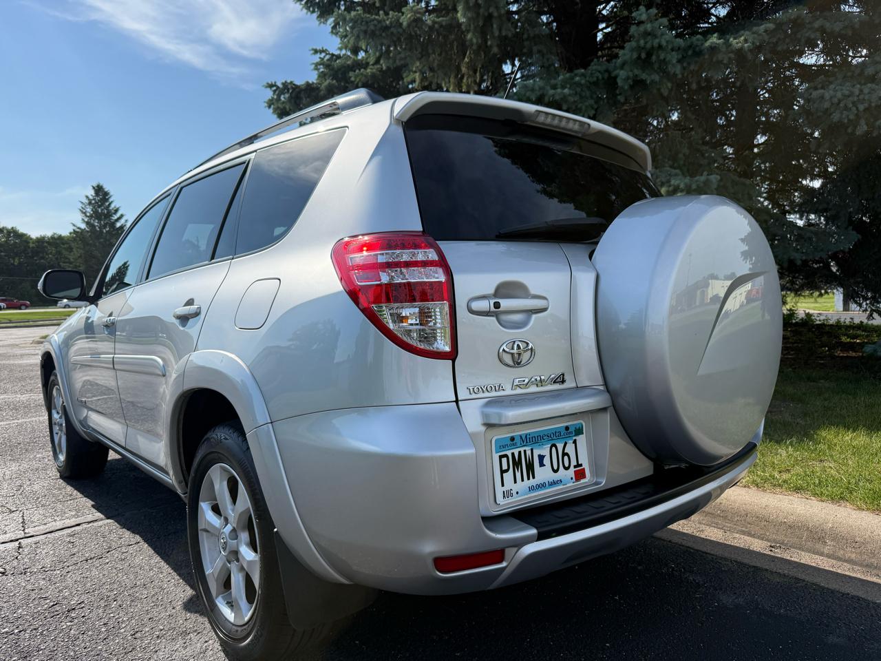 Toyota RAV4 Limited V6 4WD 2010