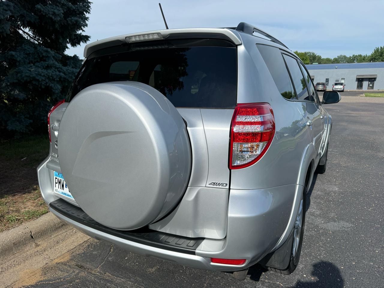 Toyota RAV4 Limited V6 4WD 2010