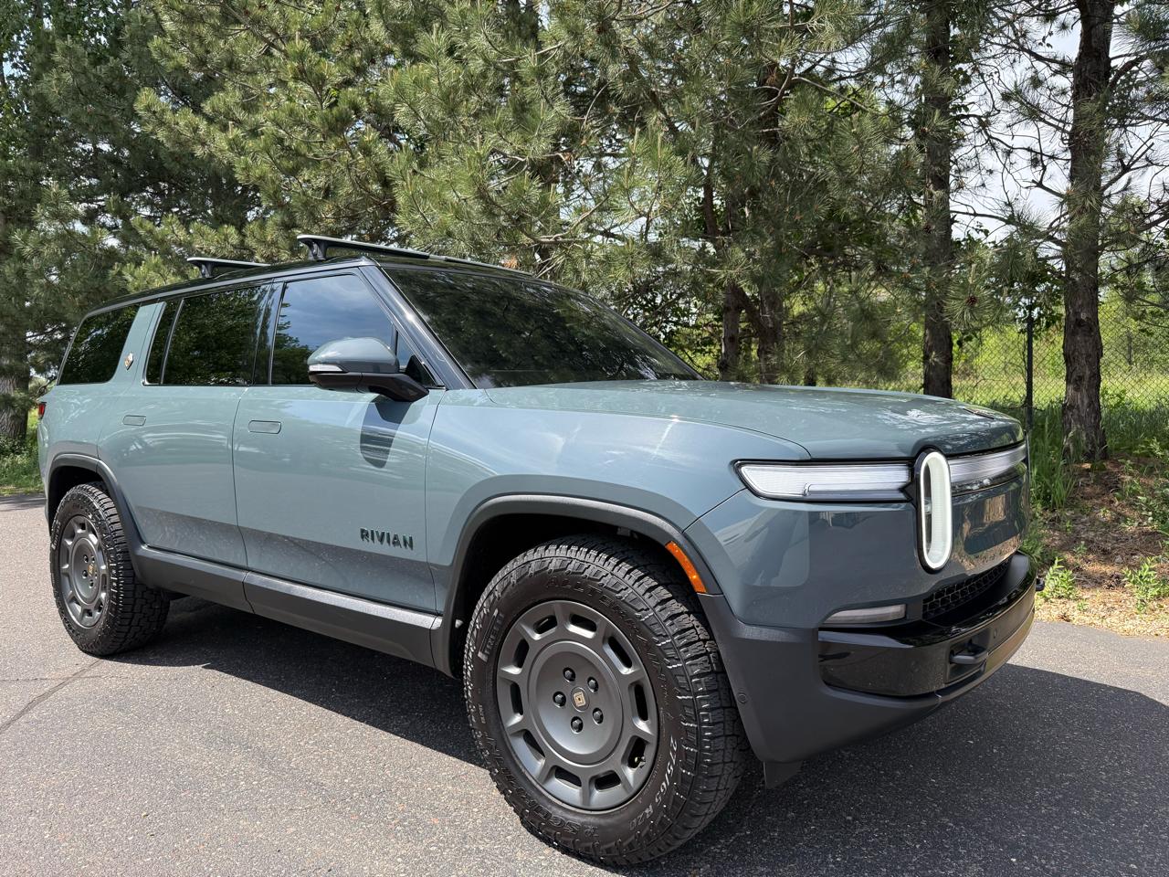 Rivian R1S Launch Edition 2026