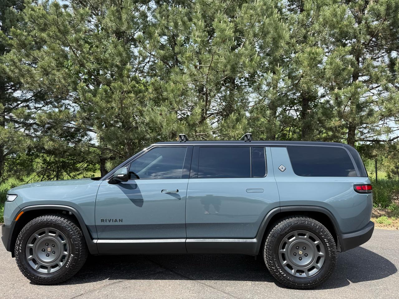 Rivian R1S Launch Edition 2026