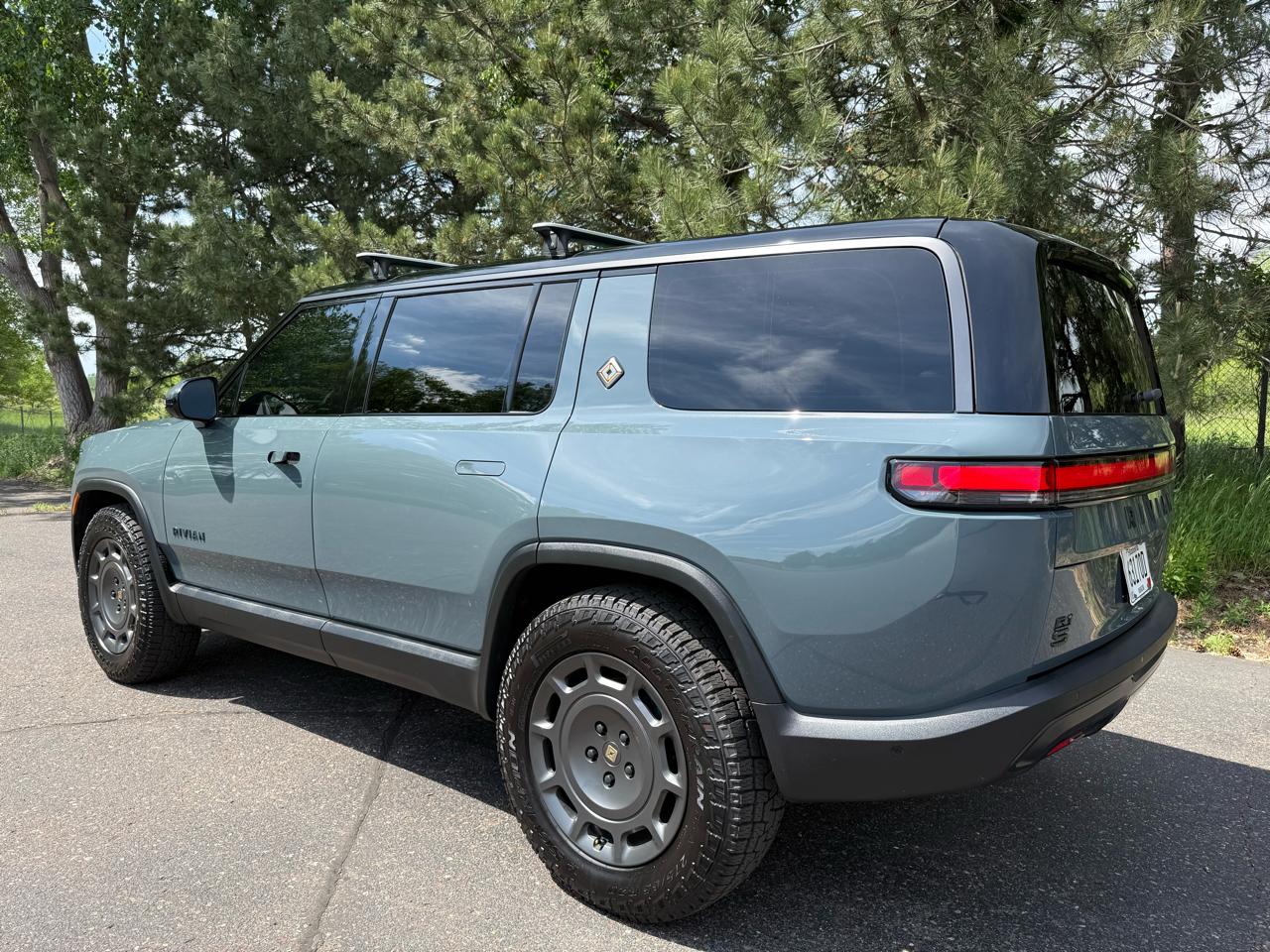 Rivian R1S Launch Edition 2026