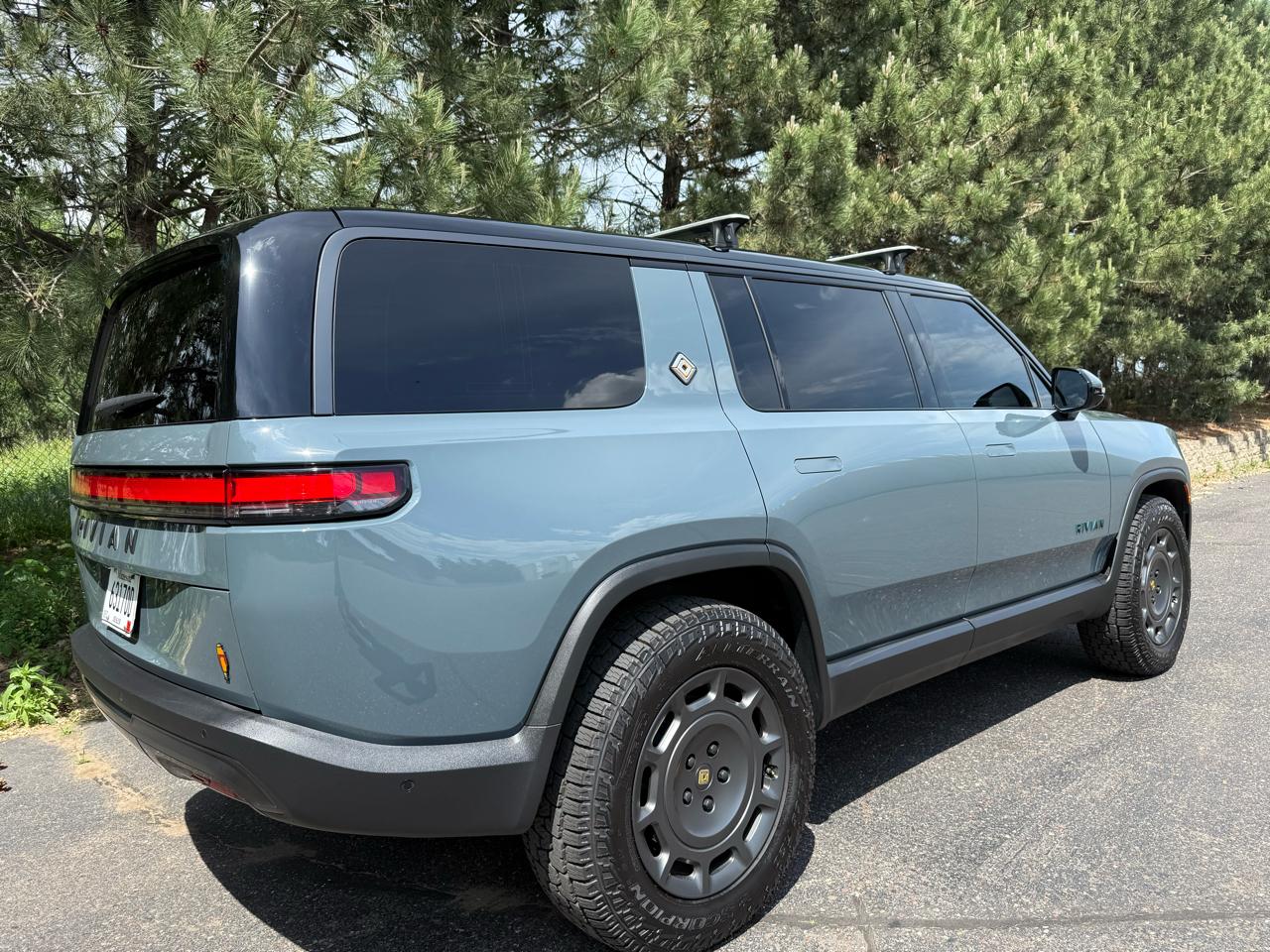 Rivian R1S Launch Edition 2026