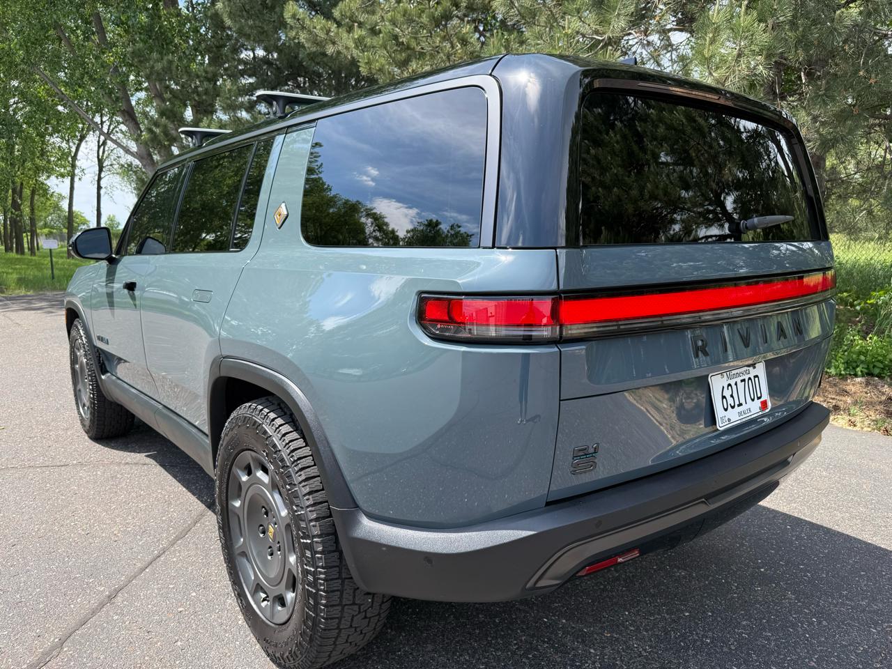 Rivian R1S Launch Edition 2026