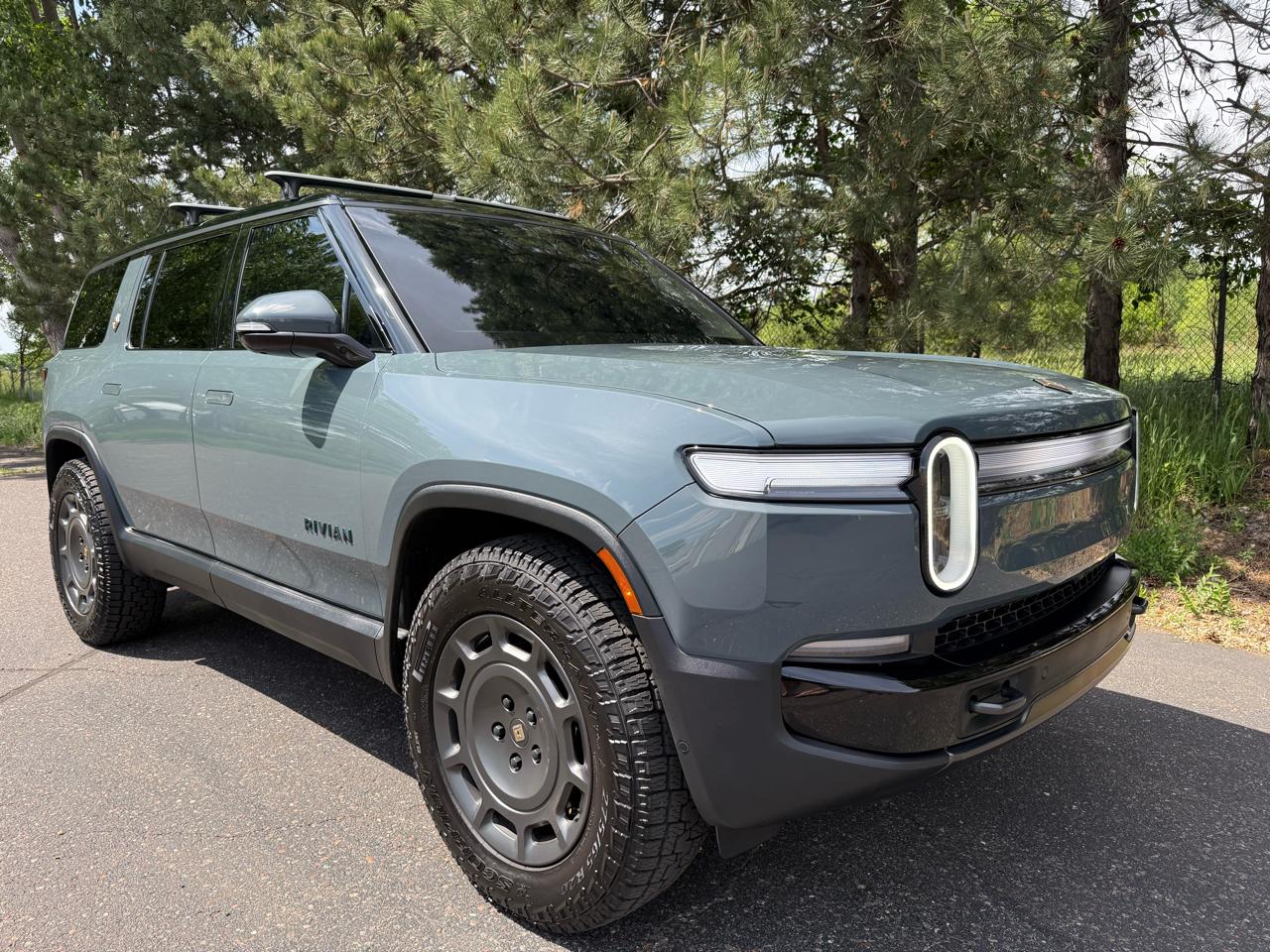 Rivian R1S Launch Edition 2026