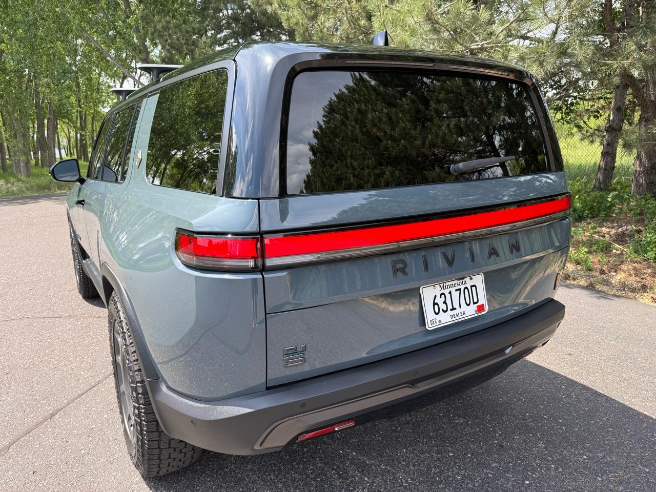 Rivian R1S Launch Edition 2026
