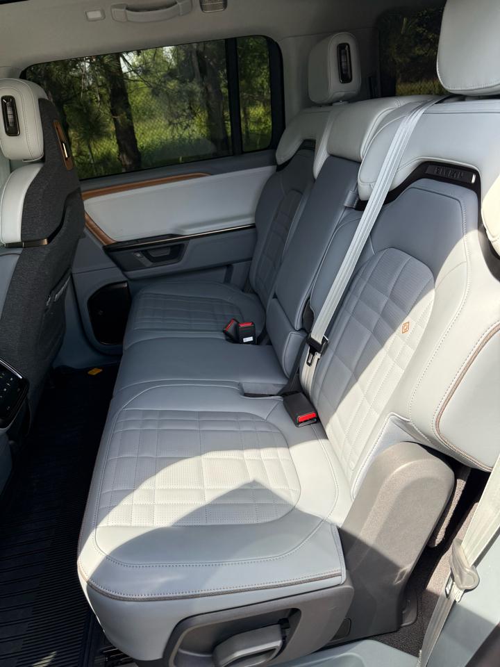 Rivian R1S Launch Edition 2026