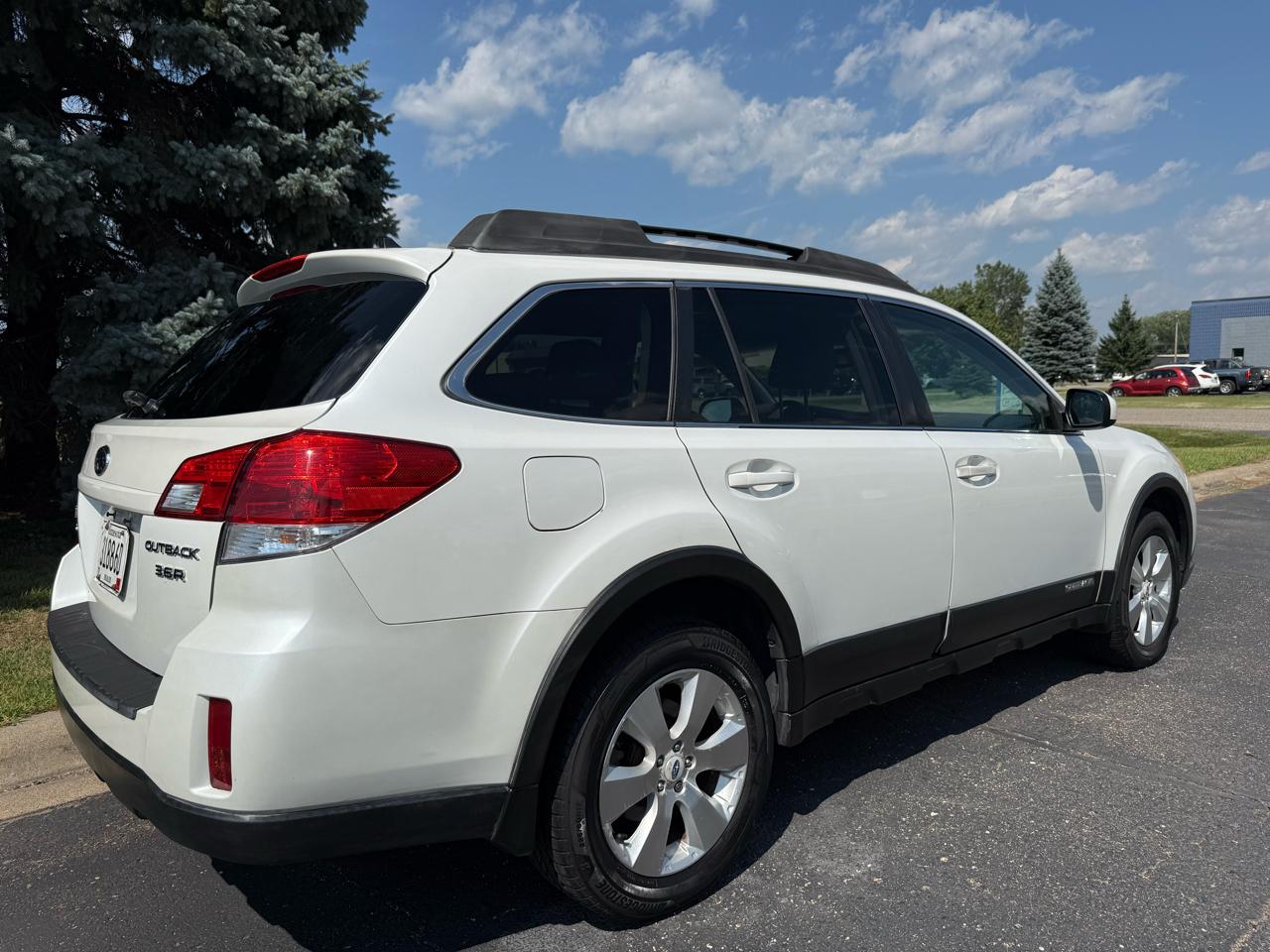 Subaru Outback 3.6R Limited 2011
