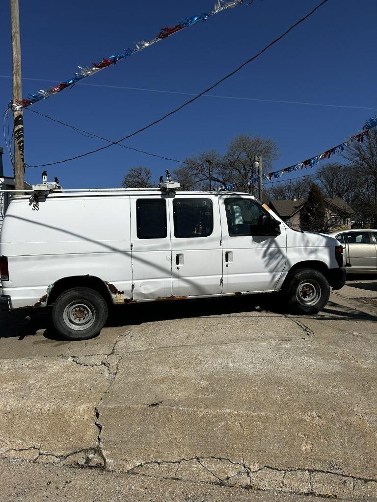 Ford Econoline E-250 2009