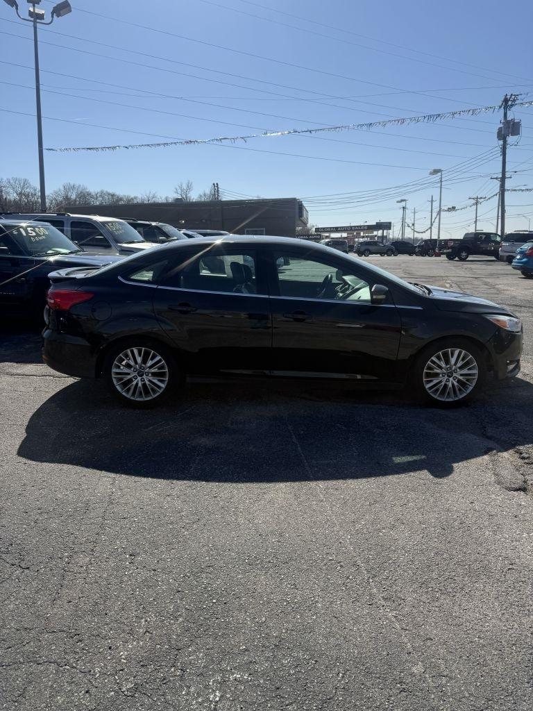 Ford Focus Titanium Sedan 2015