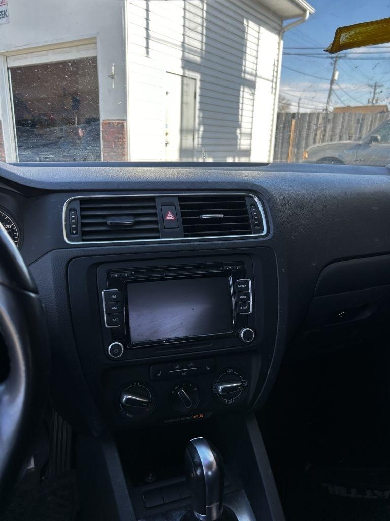 Volkswagen Jetta SE 2011